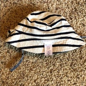 Baby Gap reversible baby hat